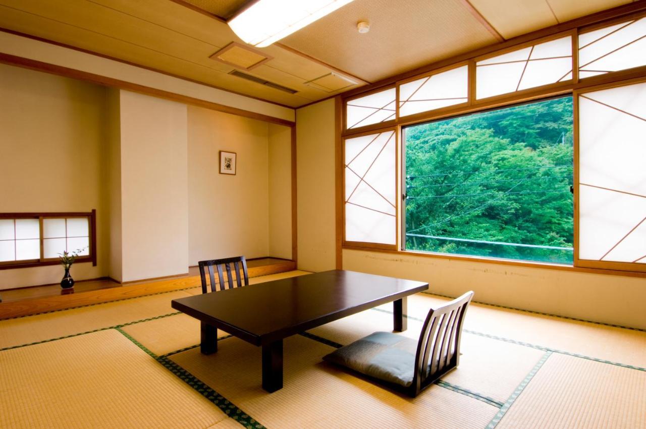 Отель Ikaho Syusuien Shibukawa Экстерьер фото