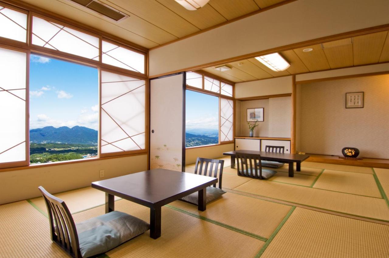 Отель Ikaho Syusuien Shibukawa Экстерьер фото