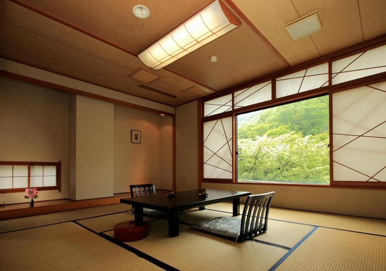 Отель Ikaho Syusuien Shibukawa Экстерьер фото